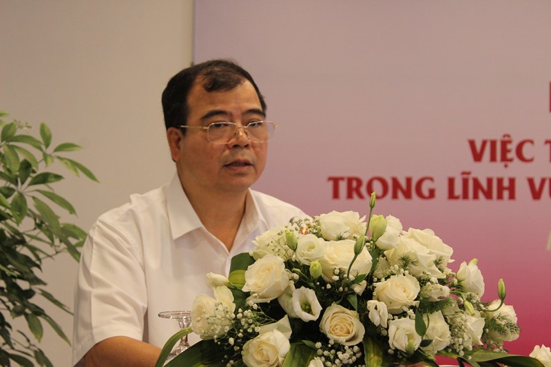 HN8823-dcMHung.jpg