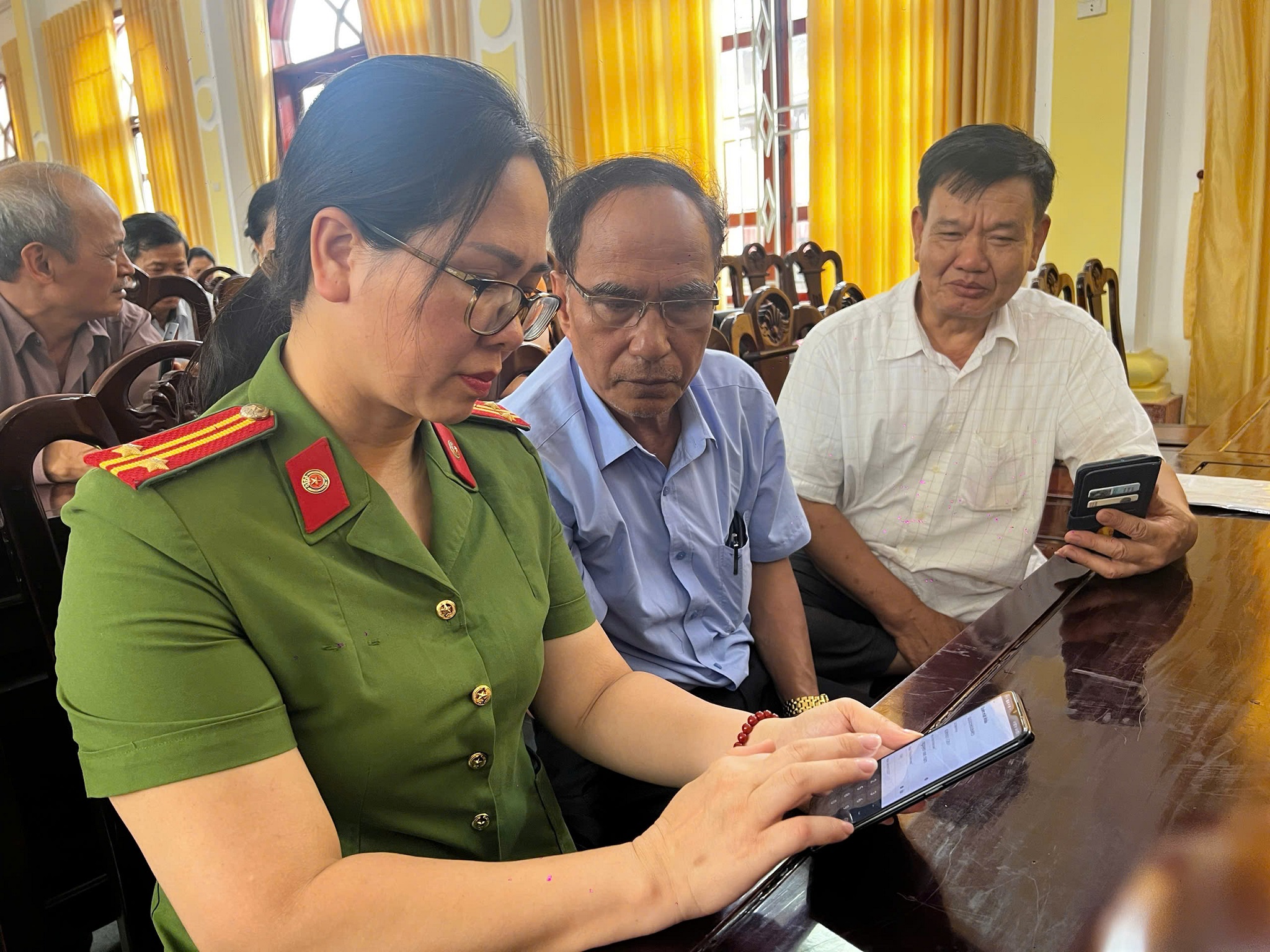 Hướng dẫn sử dụng tiện ích lấy ý kiến người dân về nội dung sửa đổi, bổ sung một số điều của Hiến pháp năm 2013 trên ứng dụng VNEID