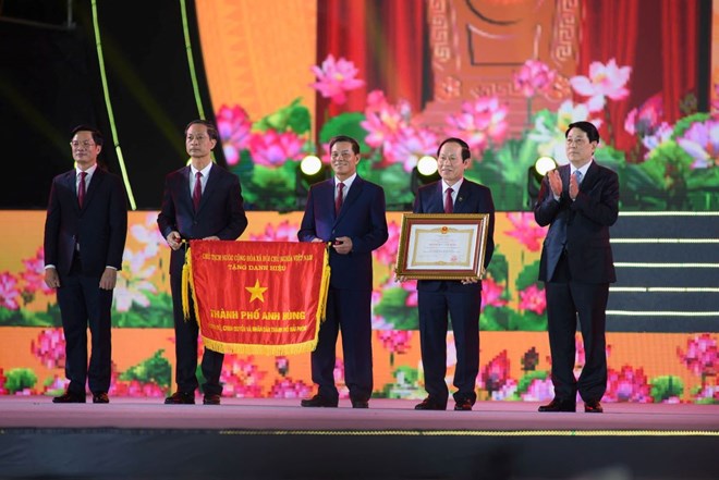 anh hung.jpg